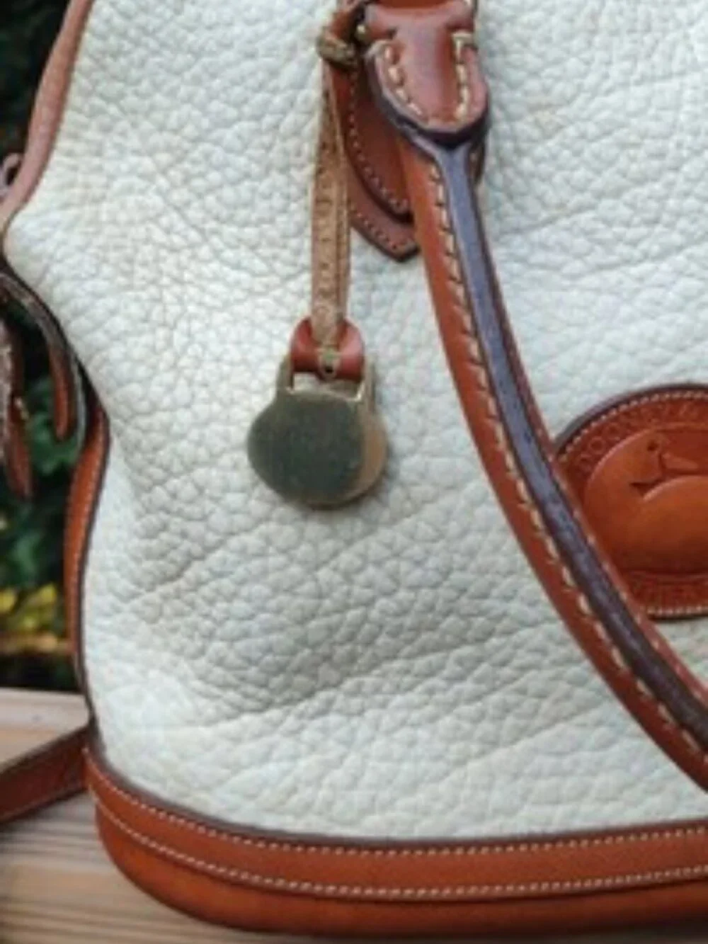 Auth Dooney Bourke Vintage AWL NORFOLK CASE Shoulder Bag Bone & Tan USA READ